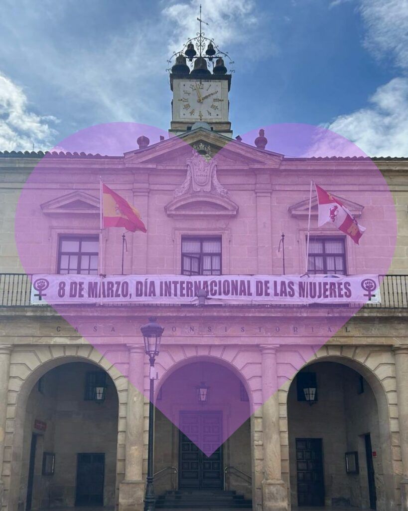 El Ayuntamiento en morado para conmemorar el Día Internacional de la Mujer 9 8 marzo morado